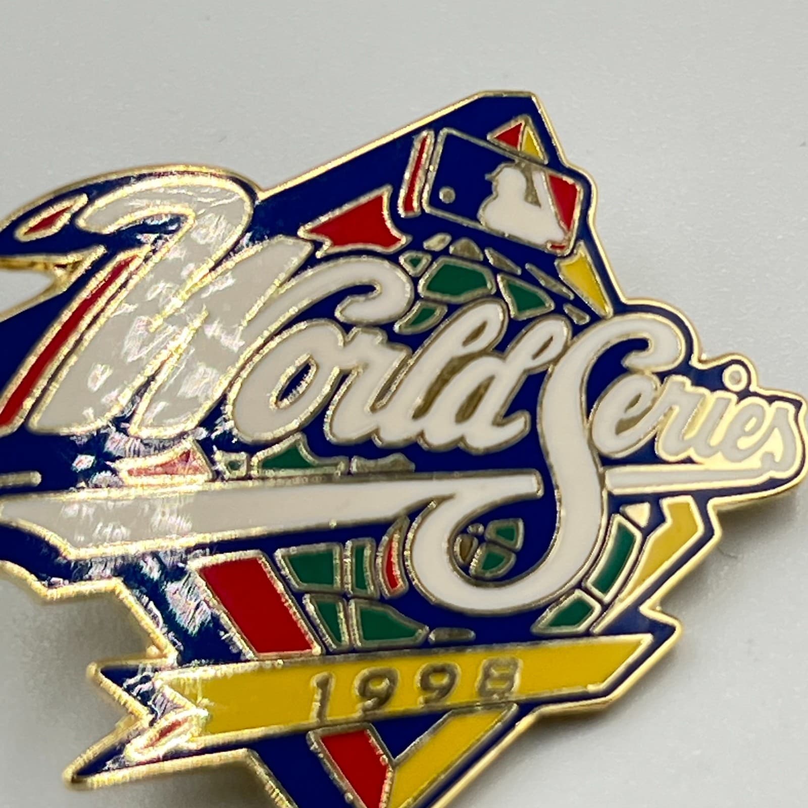 VTG 1998 World Series MLB Baseball Lapel Pin Enamel Gold Tone Sports Memorabilia - Thumbnail 2