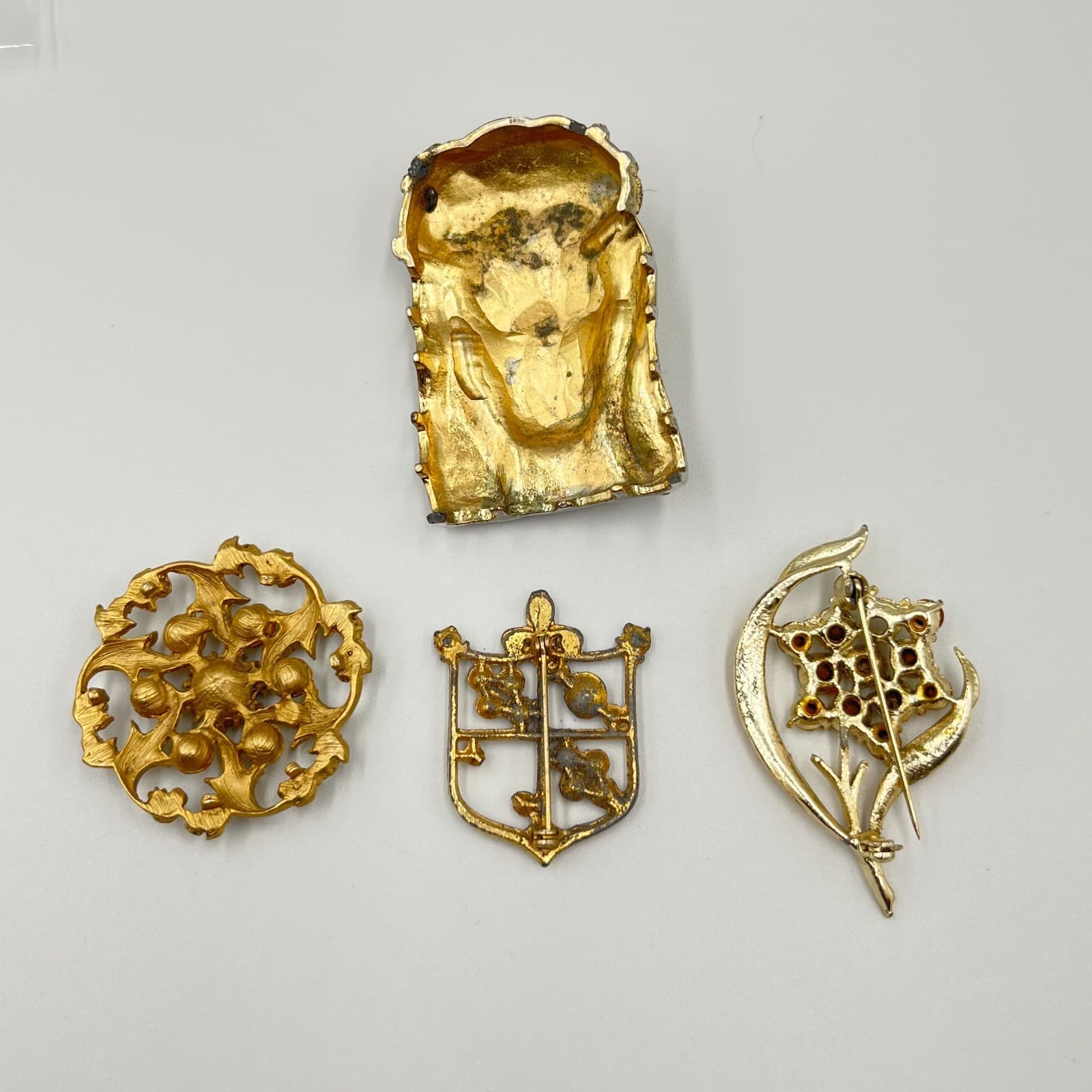 Vintage Retro Estate Brooch Set Jesus Head Crest Floral Peridot Rhinestone Gold - Thumbnail 10