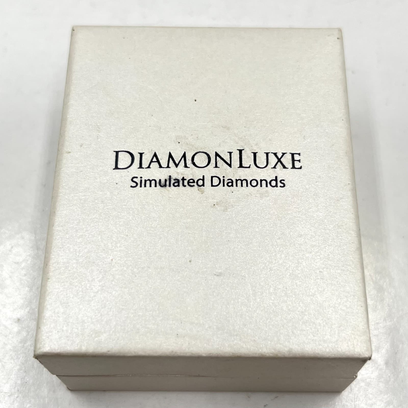 Vintage DiamonLuxe Simulated Diamonds Jewelry Gift Box White Presentation Case - Thumbnail 3