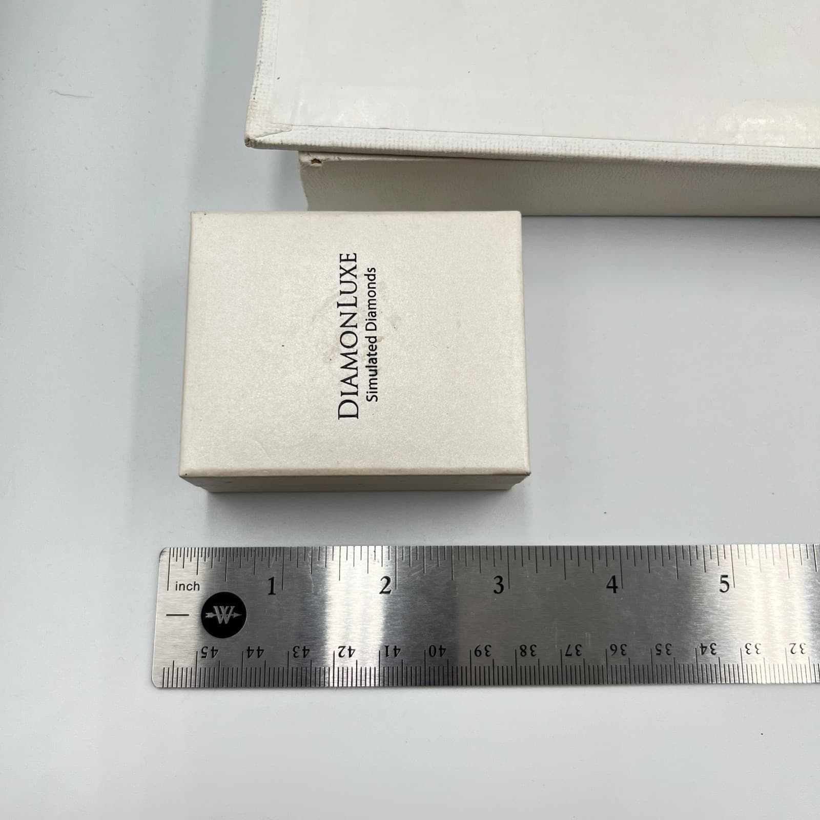 Vintage DiamonLuxe Simulated Diamonds Jewelry Gift Box White Presentation Case - Thumbnail 6