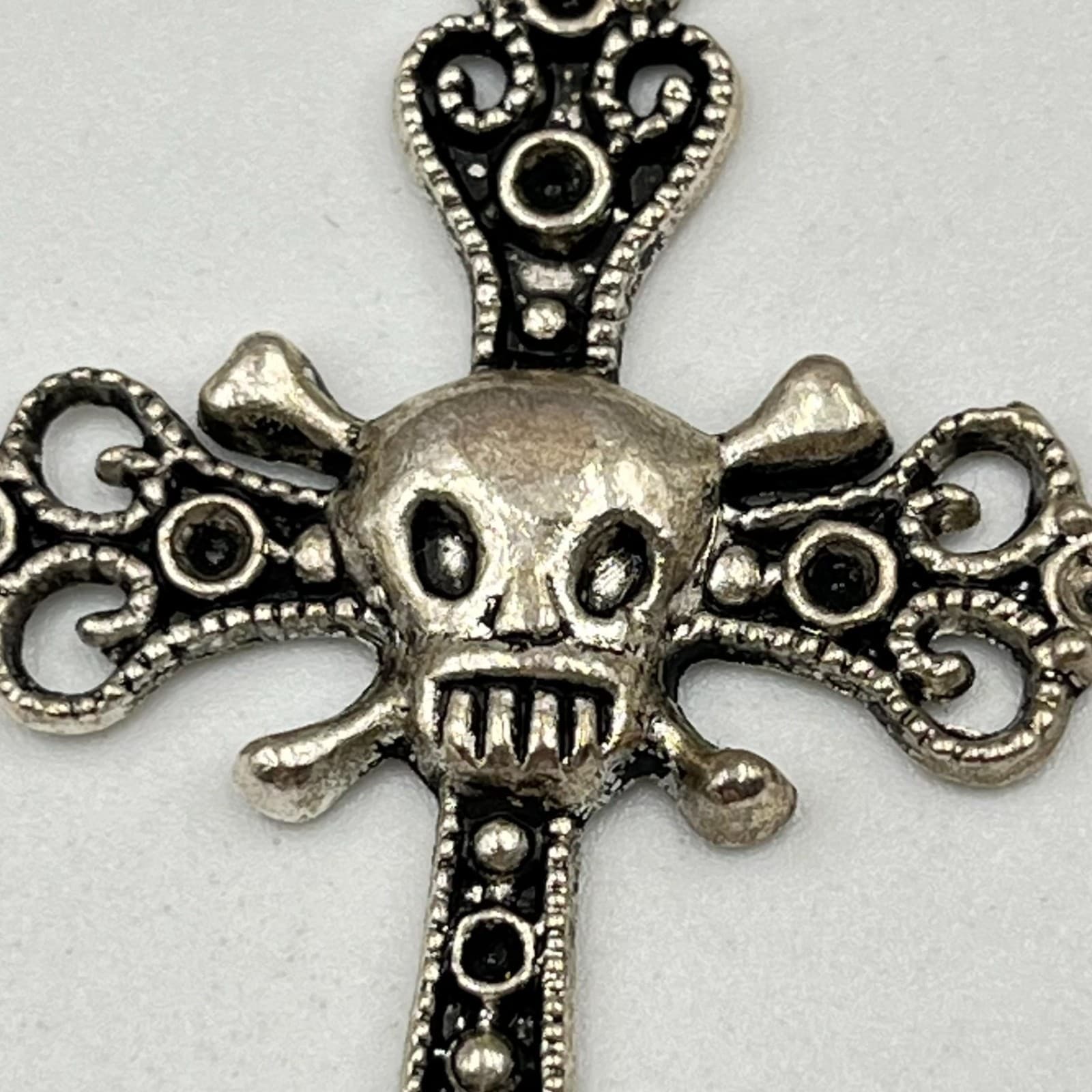 VTG Gothic Skull & Crossbones Filigree Cross Pendant - Silver Tone Retro Biker - Thumbnail 4