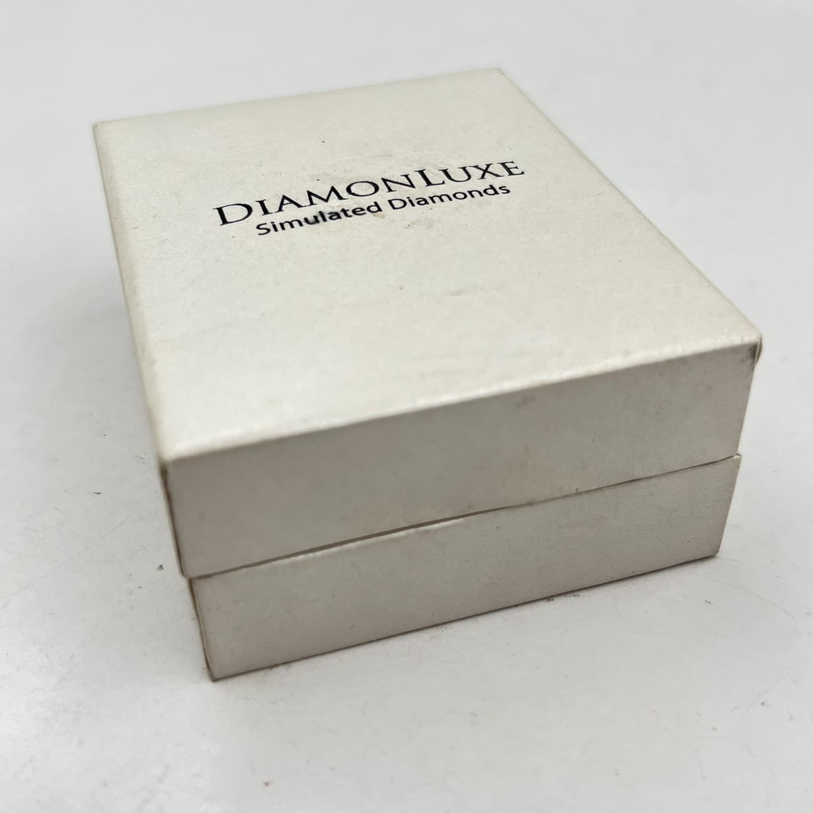 Vintage DiamonLuxe Simulated Diamonds Jewelry Gift Box White Presentation Case - Thumbnail 2