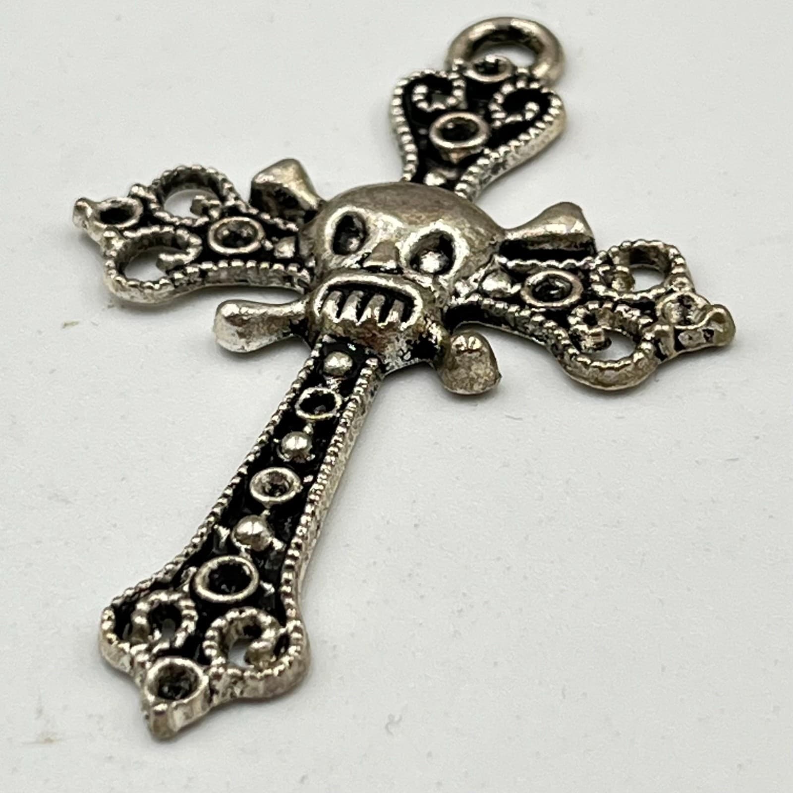 VTG Gothic Skull & Crossbones Filigree Cross Pendant - Silver Tone Retro Biker - Thumbnail 3