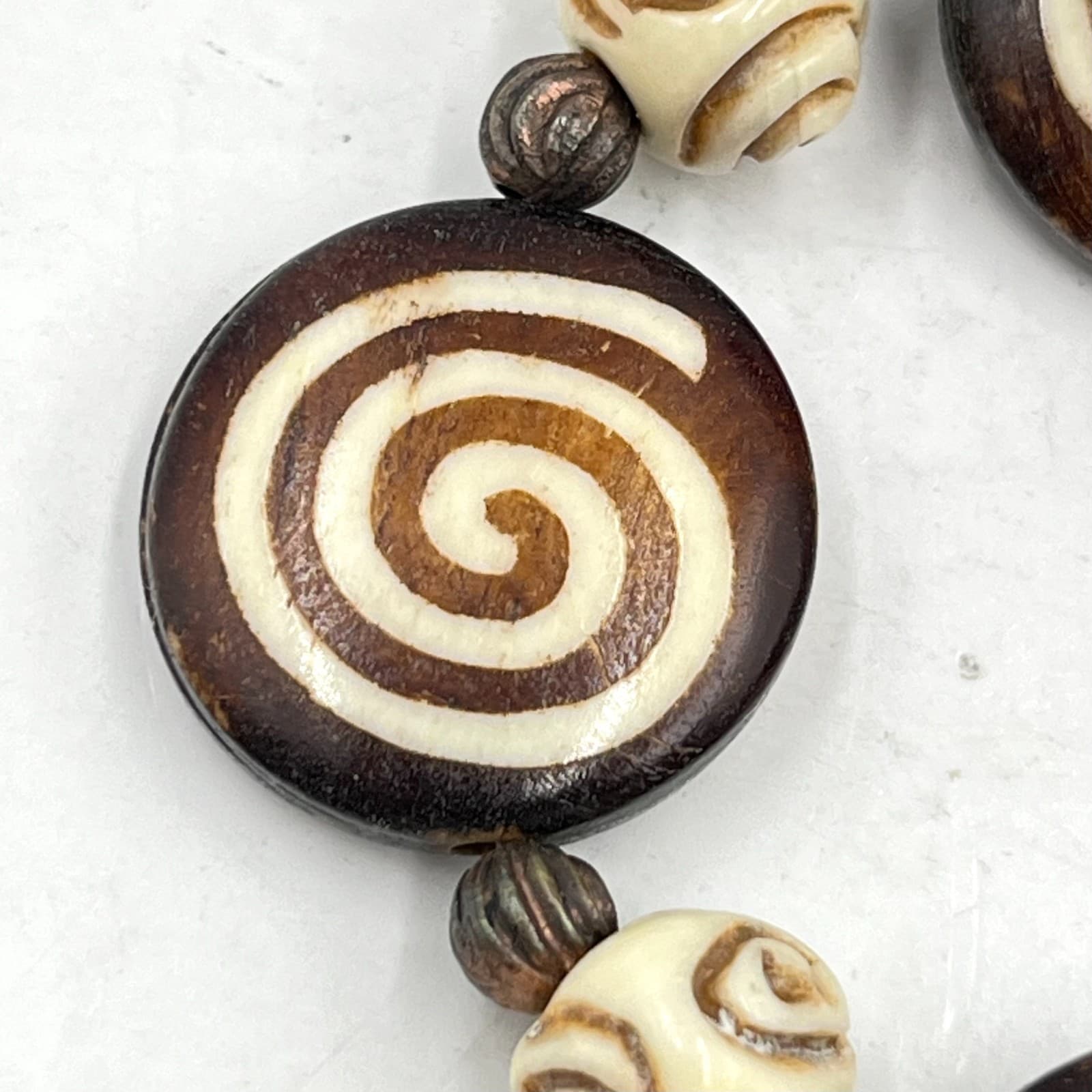 Vintage Boho Ethnic Tribal Spiral Carved Resin Wood Bead Bracelet Brown Cream - Thumbnail 4