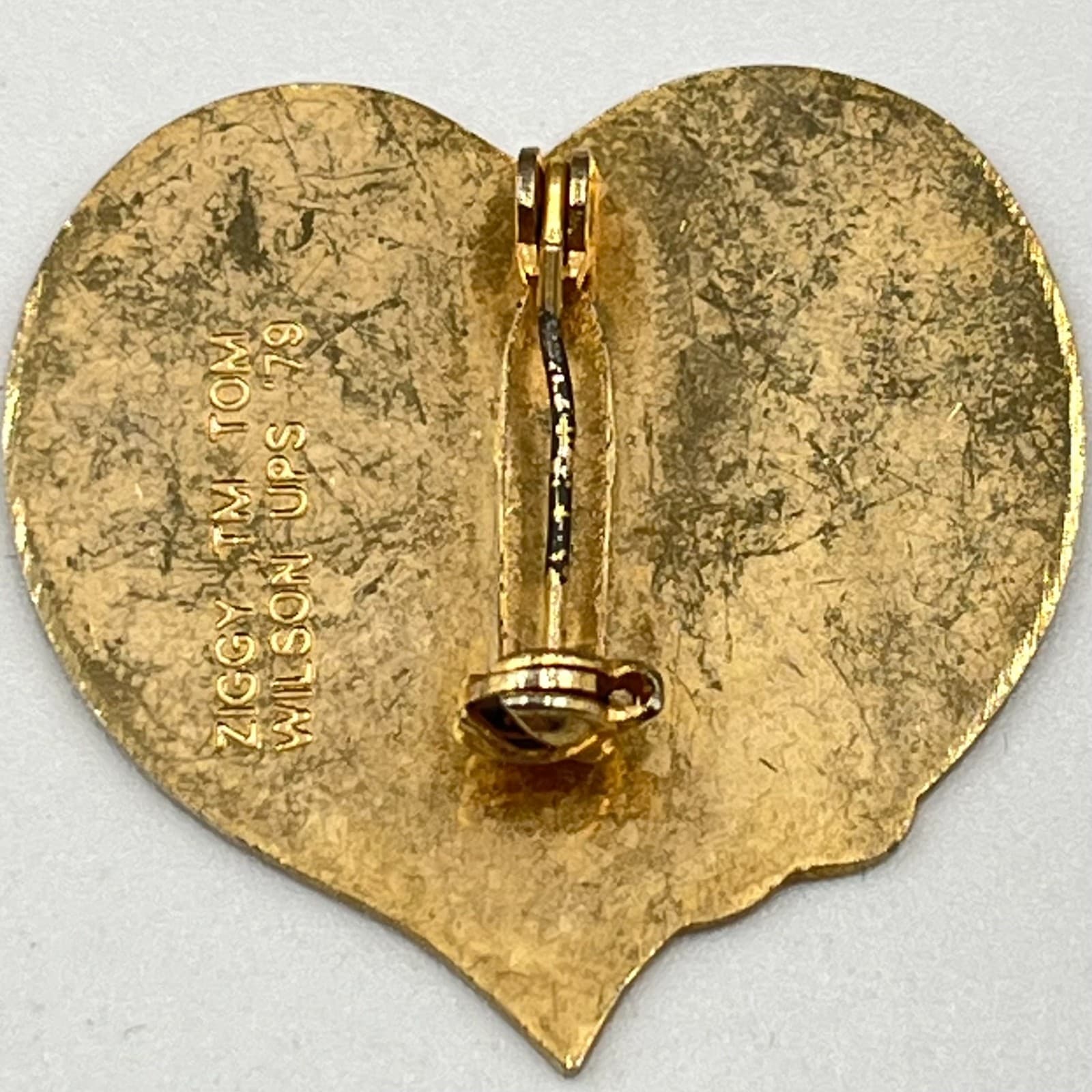 Vintage 1979 Ziggy Heart Enamel Pin Retro Gold Tone Red White Bear Brooch - Thumbnail 4