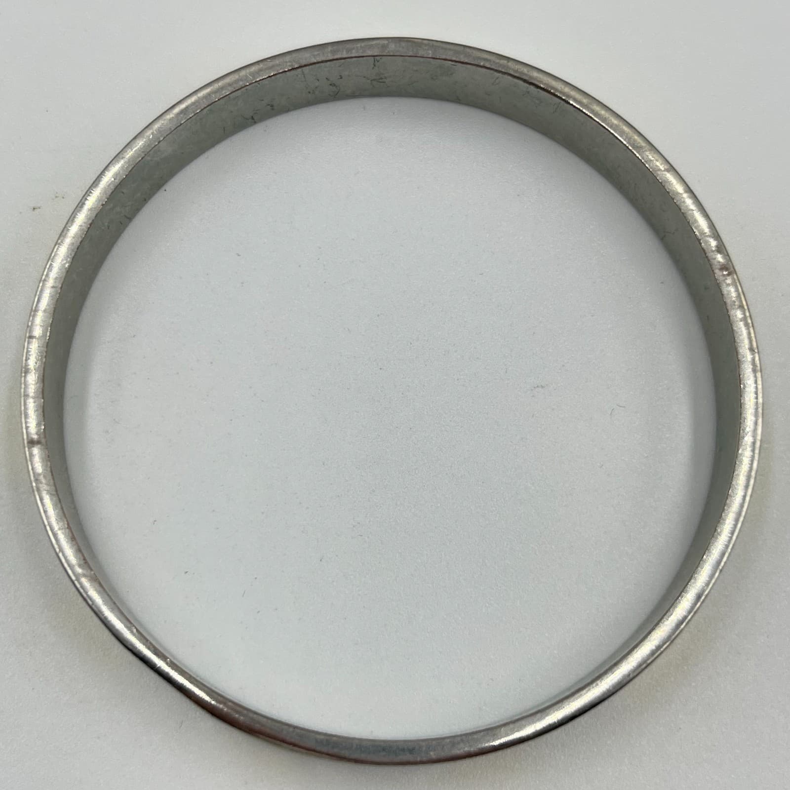 Vintage Y2K Yellow & Cream Enamel Silver Tone Bangle Bracelet Retro Mod Classic - Thumbnail 2