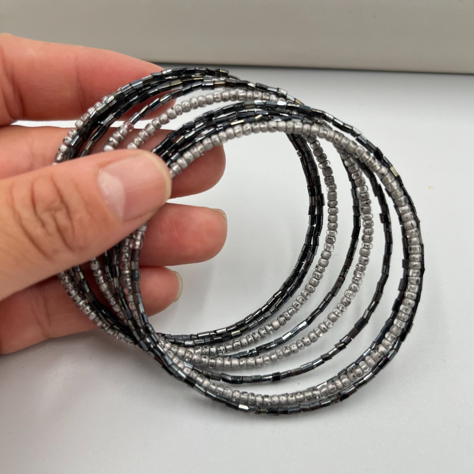 Vintage Y2K Silver & Gunmetal Gray Multi-Strand Seed Bead Memory Wire Bracelet - Thumbnail 3
