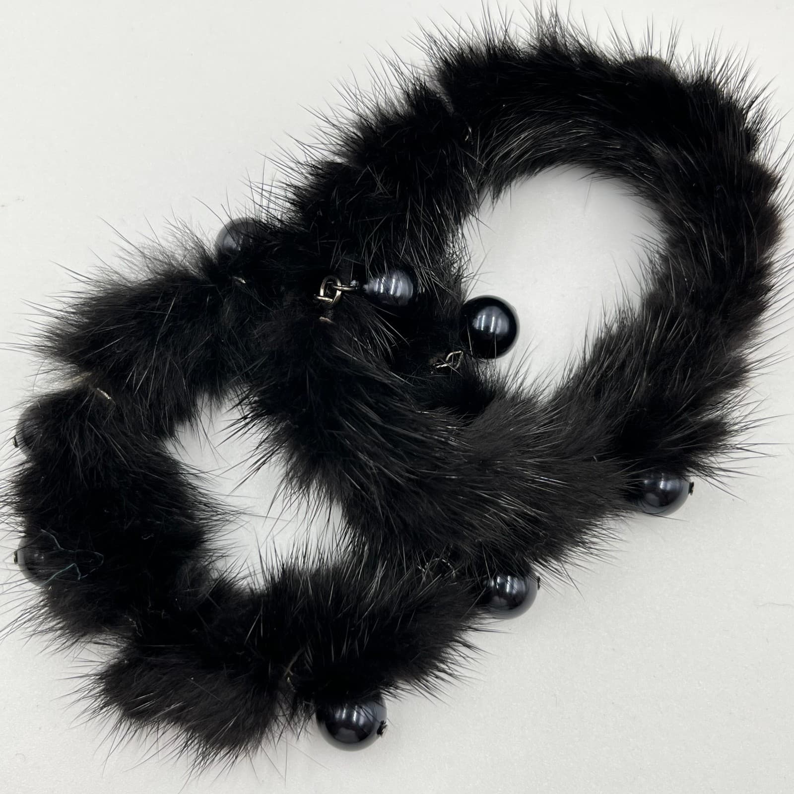 Vintage Y2K Glam Faux Fur & Black Pearl Stretch Bracelet Set Retro Goth 2pc - Thumbnail 4