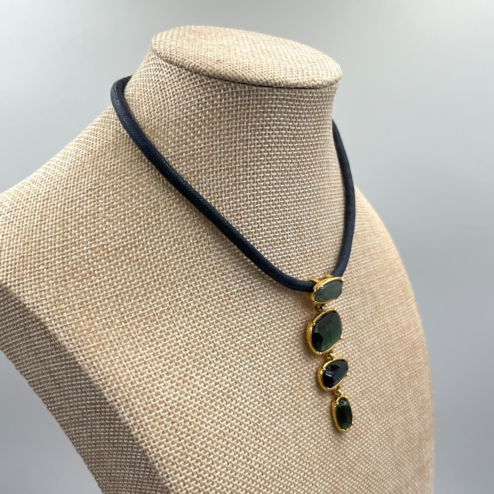 Vintage Retro Gold Tone Green Lucite Cabochon Cascading Pendant Cord Necklace - Thumbnail 6