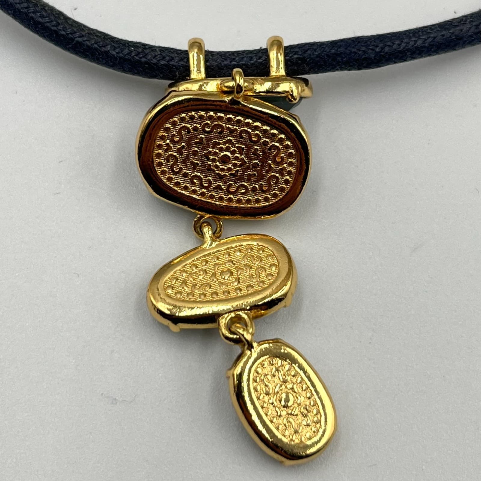 Vintage Retro Gold Tone Green Lucite Cabochon Cascading Pendant Cord Necklace - Thumbnail 5