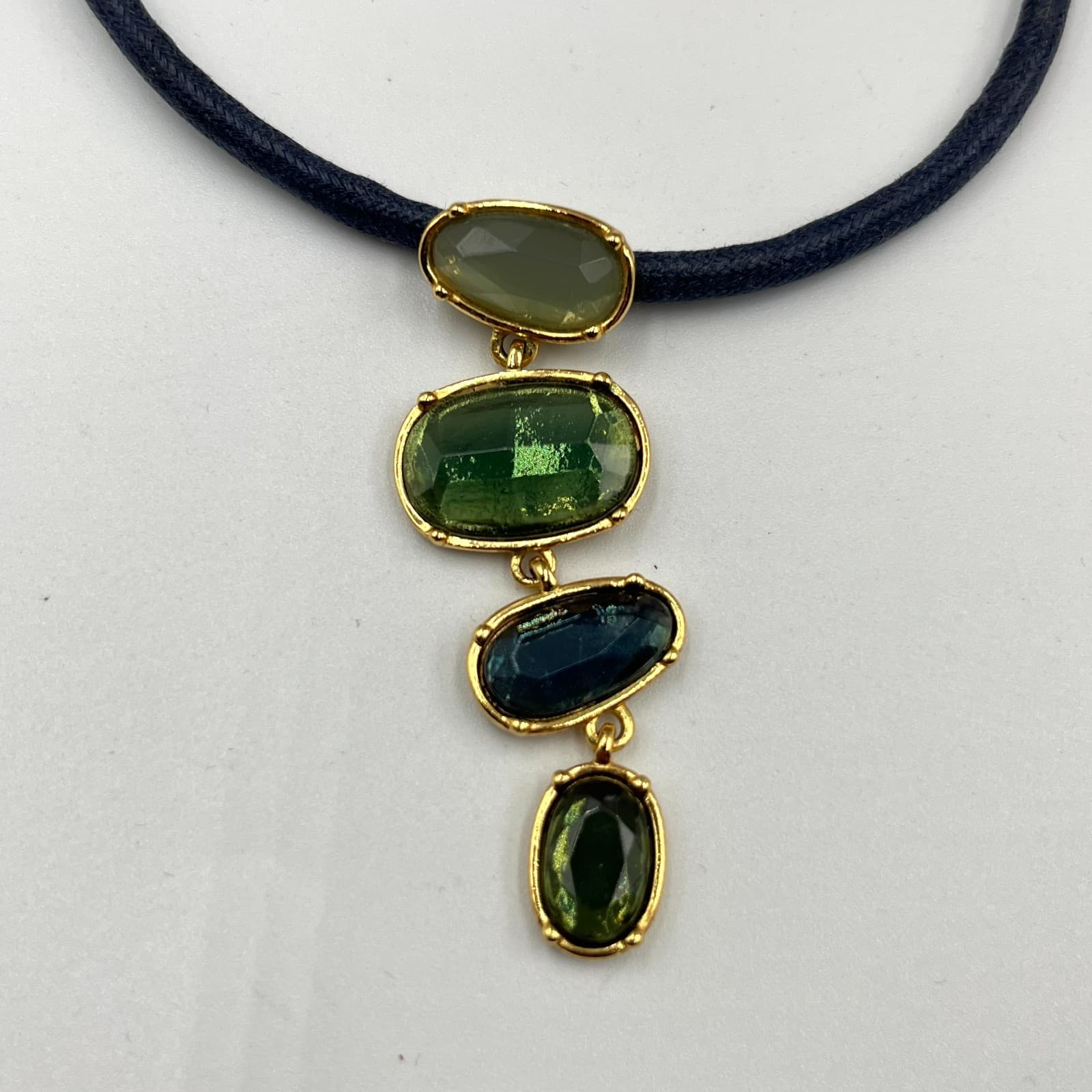 Vintage Retro Gold Tone Green Lucite Cabochon Cascading Pendant Cord Necklace - Thumbnail 3