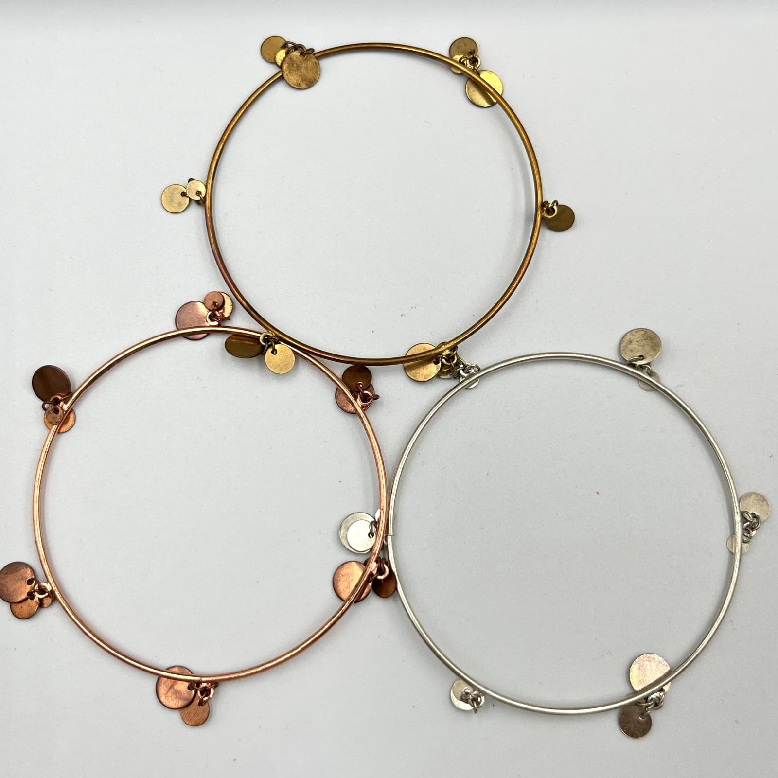 VTG Tri-Color Bangle Bracelet Set Boho Hammered Coin Charm Dangle Jewelry 3pc - Thumbnail 7