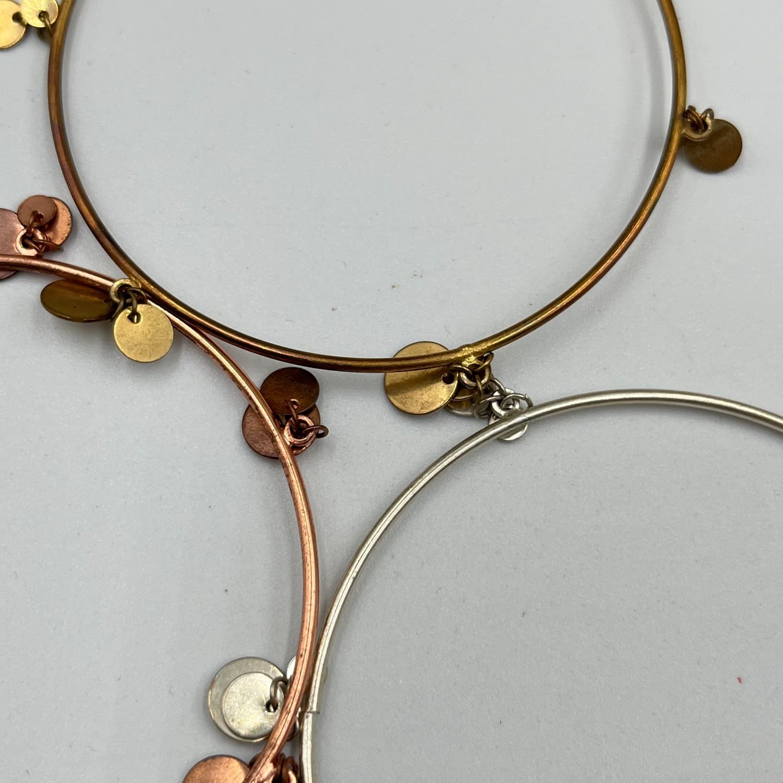 VTG Tri-Color Bangle Bracelet Set Boho Hammered Coin Charm Dangle Jewelry 3pc - Thumbnail 8