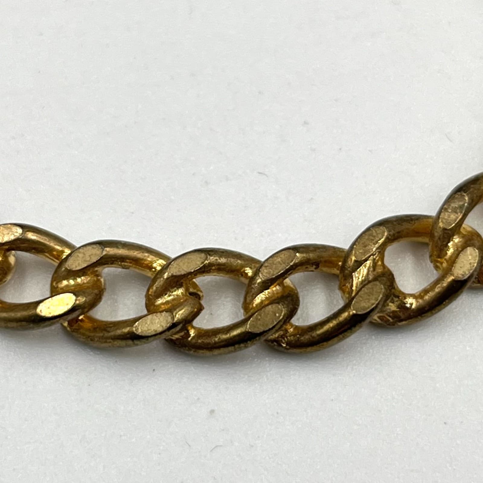 Vintage Gold Tone Curb Link Chain Bangle Bracelet Retro Statement Jewelry - Thumbnail 2