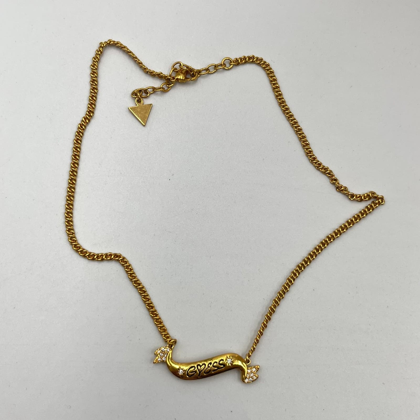 VTG GUESS Y2K Gold Tone Banner Logo Necklace Rhinestone Script Ribbon Classic - Thumbnail 4