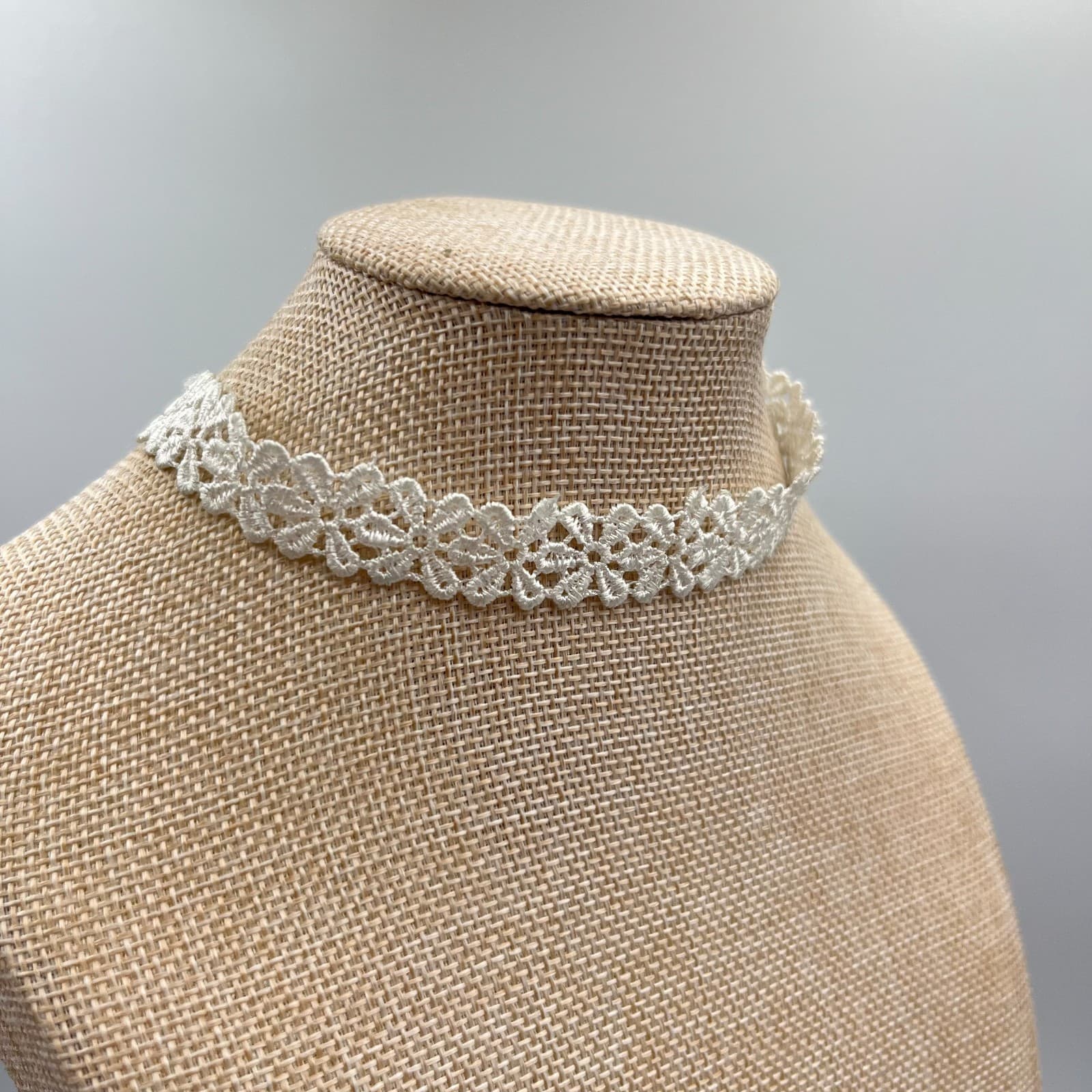 Vintage Boho White Lace Choker Necklace Set of 2 Floral Embroidery Retro Y2K - Thumbnail 3
