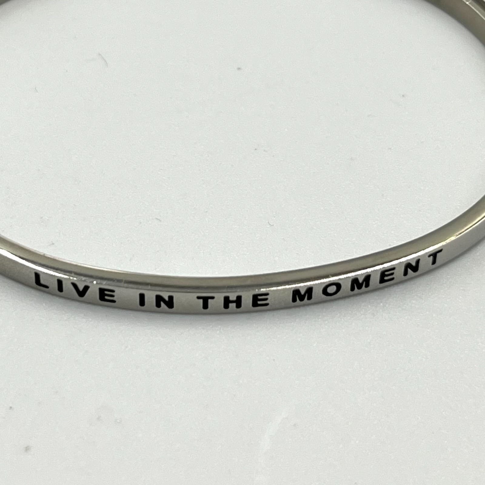 VTG Live In The Moment Silver Tone Awareness Inspirational Cuff Bangle Bracelet - Thumbnail 2