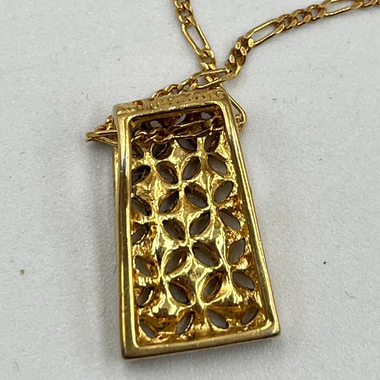 Vintage Gold Tone Filigree Rectangle Pendant Necklace Crystal Accents Y2K Chic - Thumbnail 5