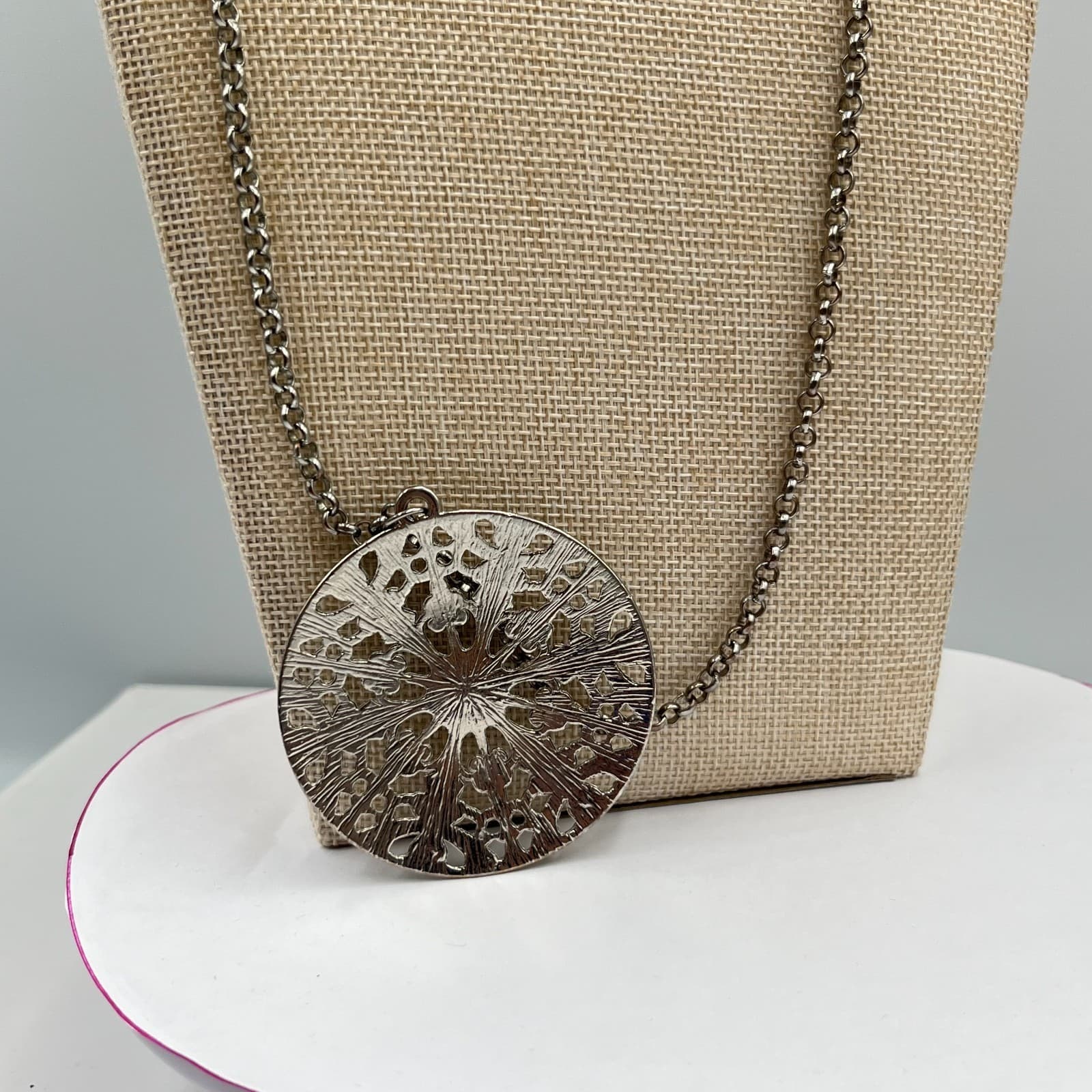 Vintage Silver Tone Filigree Mandala Medallion Pendant Necklace Boho Retro - Thumbnail 3