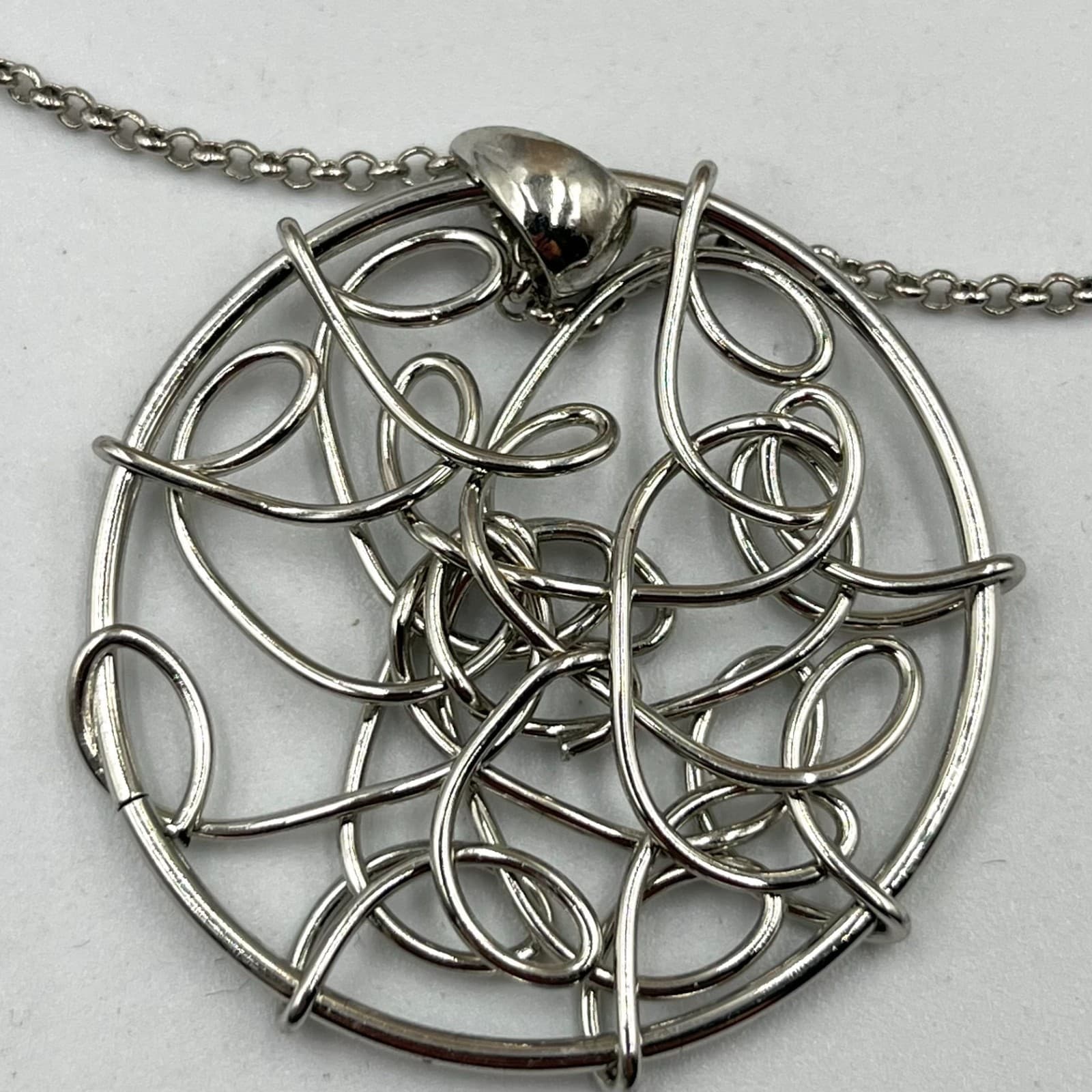 Vintage Silver Tone Wire Abstract Swirl Circle Pendant Necklace Minimalist Y2K - Thumbnail 3
