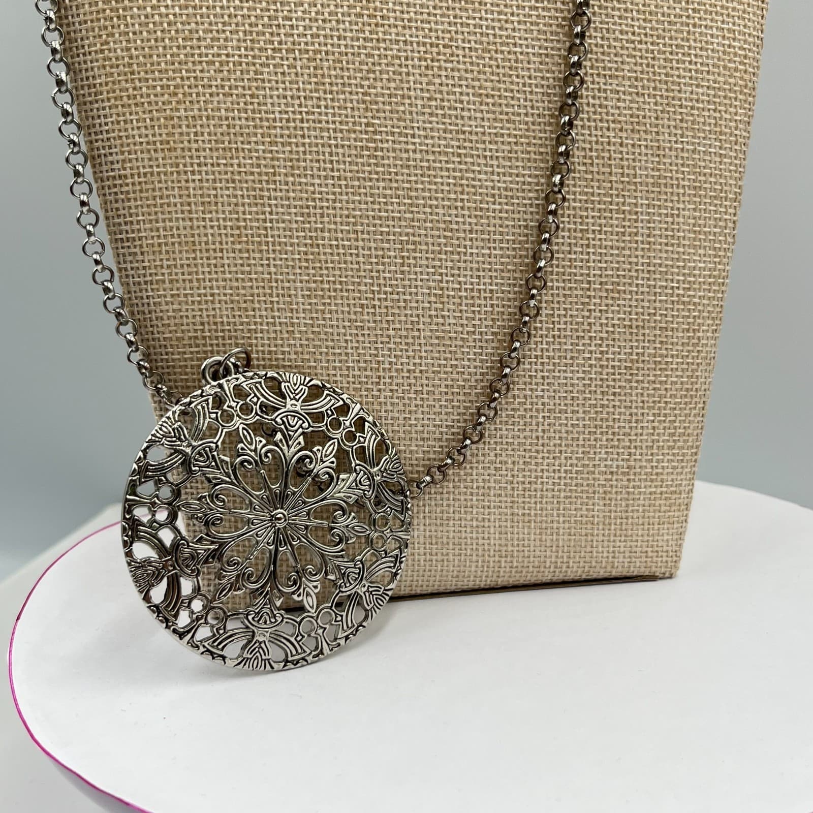Vintage Silver Tone Filigree Mandala Medallion Pendant Necklace Boho Retro - Thumbnail 4