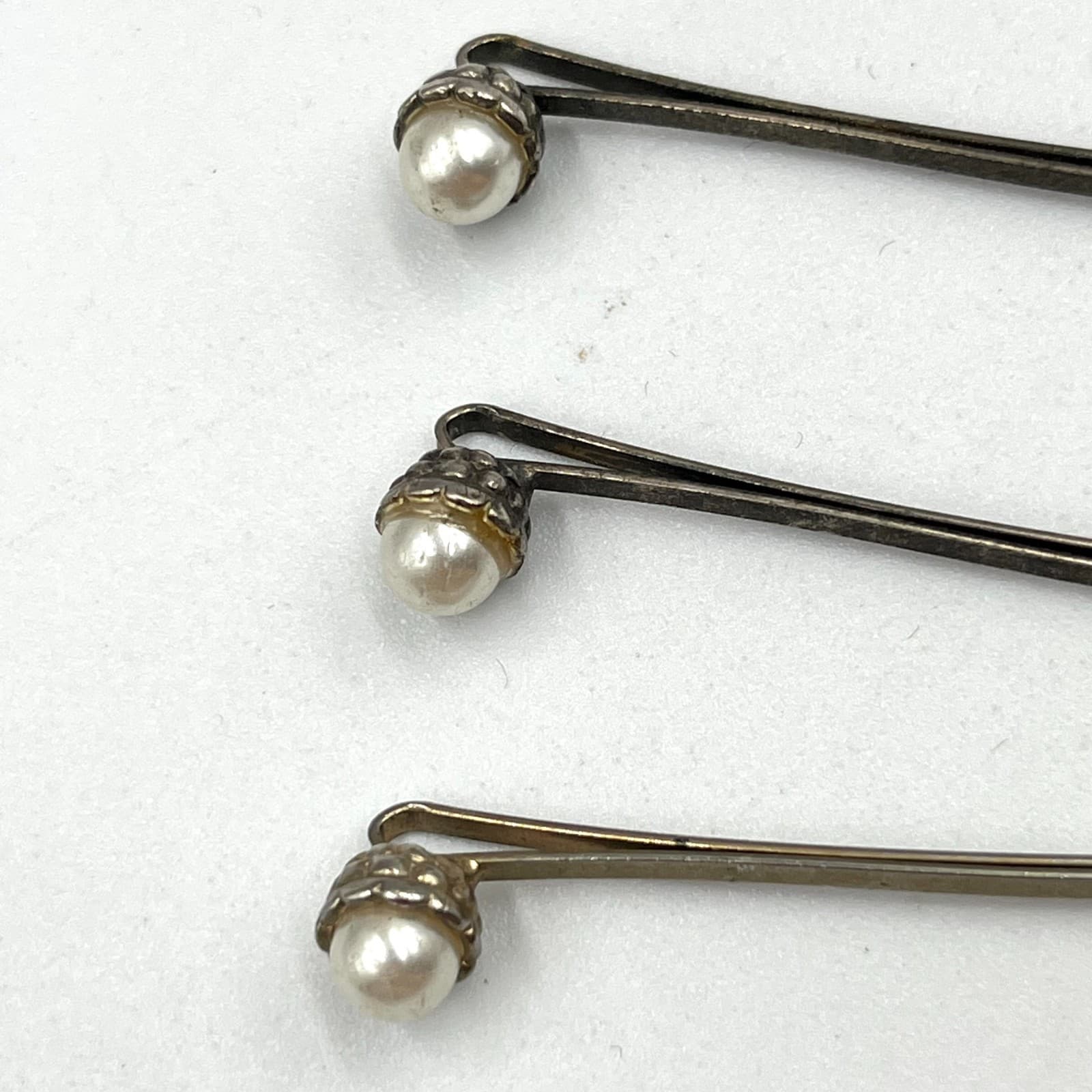 Vintage Faux Pearl Silver Tone Bobby Pin Hair Clip Set (3pc) Retro Y2K Style - Thumbnail 3