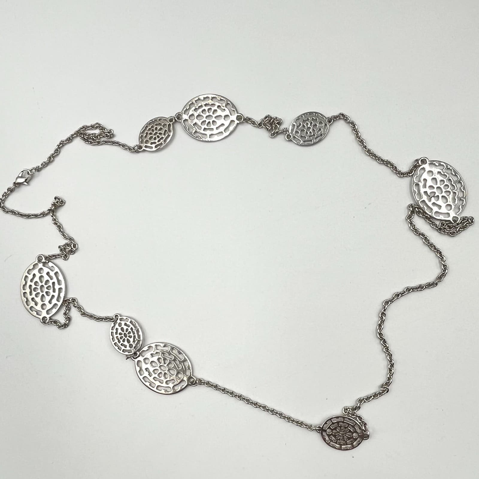 Vintage Retro Silver Tone Cutout Filigree Medallion Long Station Necklace Y2K - Thumbnail 2