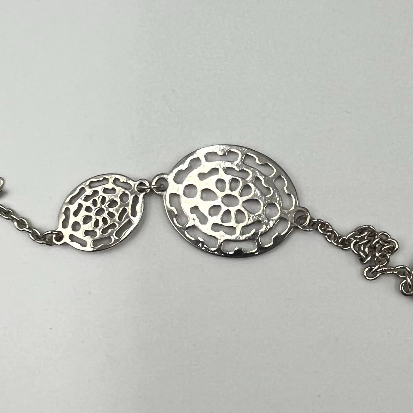 Vintage Retro Silver Tone Cutout Filigree Medallion Long Station Necklace Y2K - Thumbnail 3