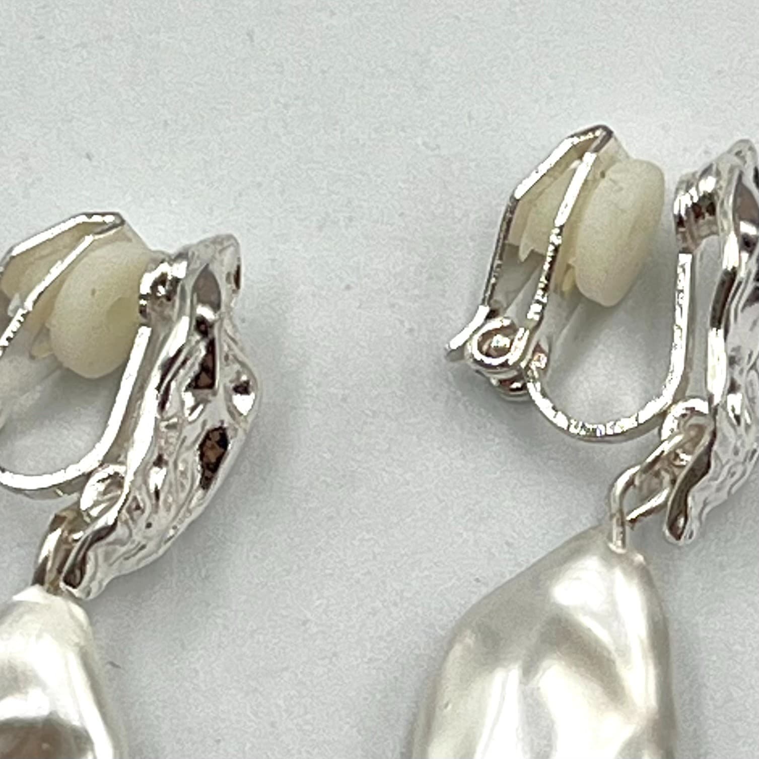 Vintage Style Silver Tone Baroque Mother Of Pearl Dangle Clip-On Earrings Retro - Thumbnail 4