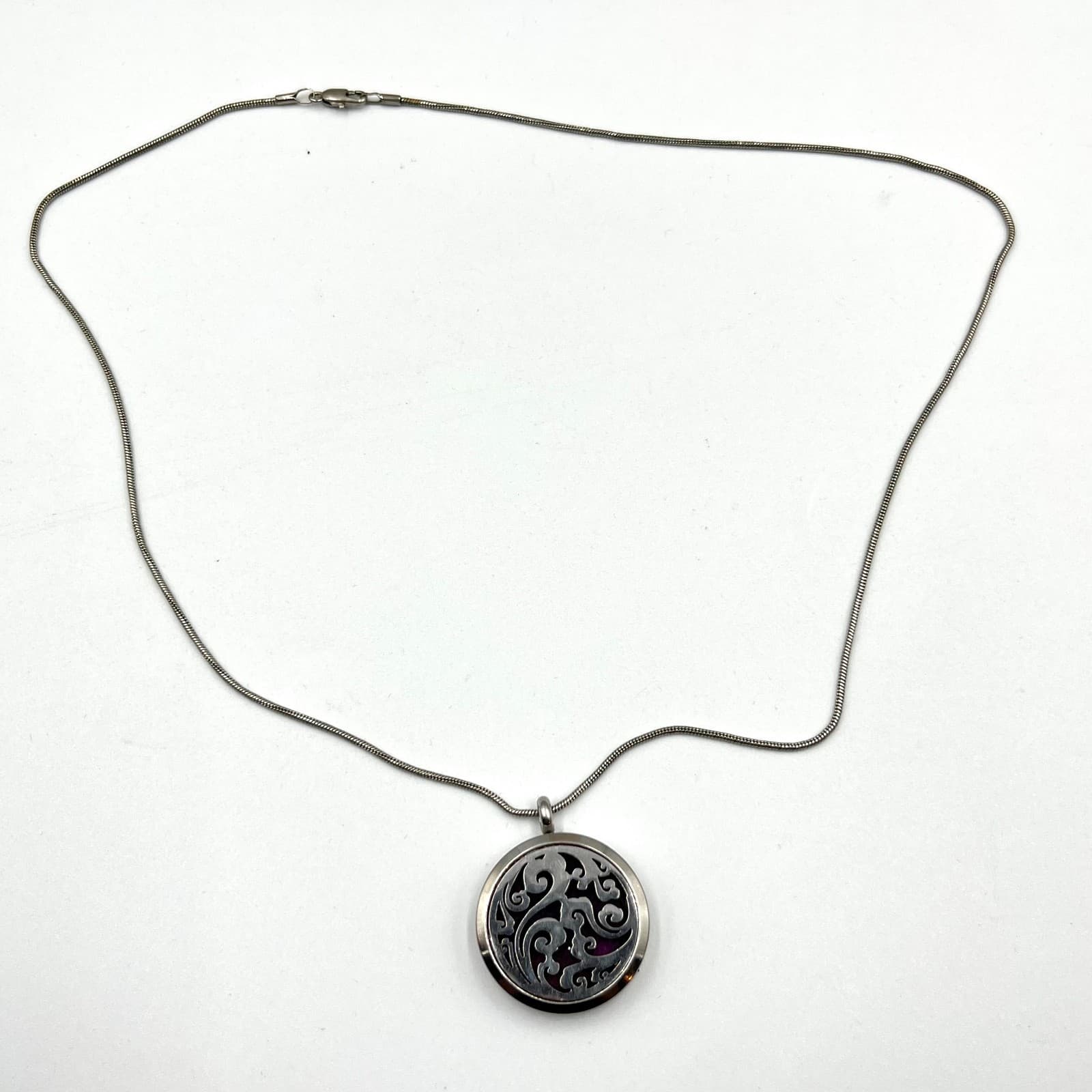 VTG Silver Tone Filigree Essential Oil Diffuser Locket Necklace, Purple Pad, 24" - Thumbnail 3