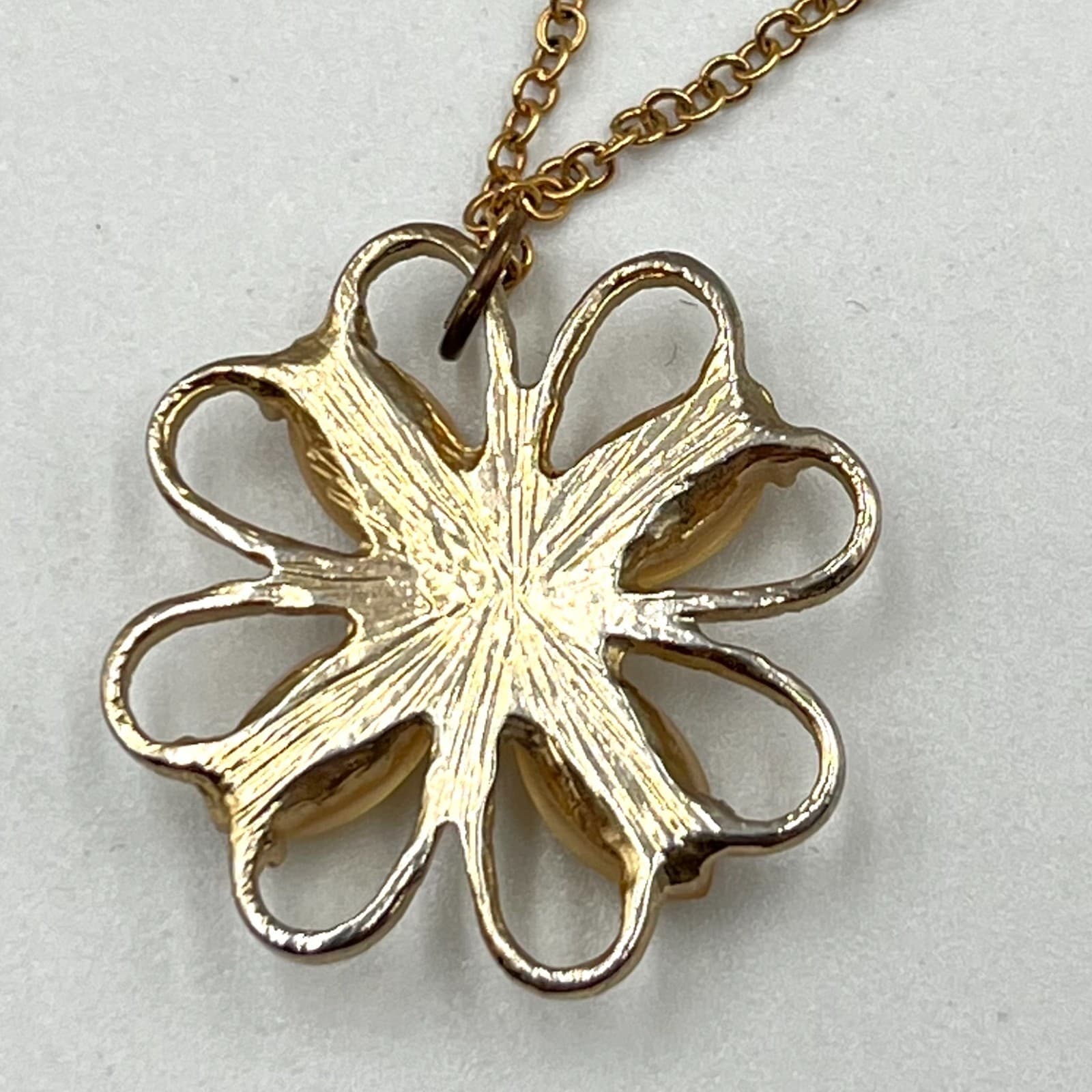Vintage Retro Gold Tone Cream Flower Pendant Necklace Rhinestone Center 20” - Thumbnail 5