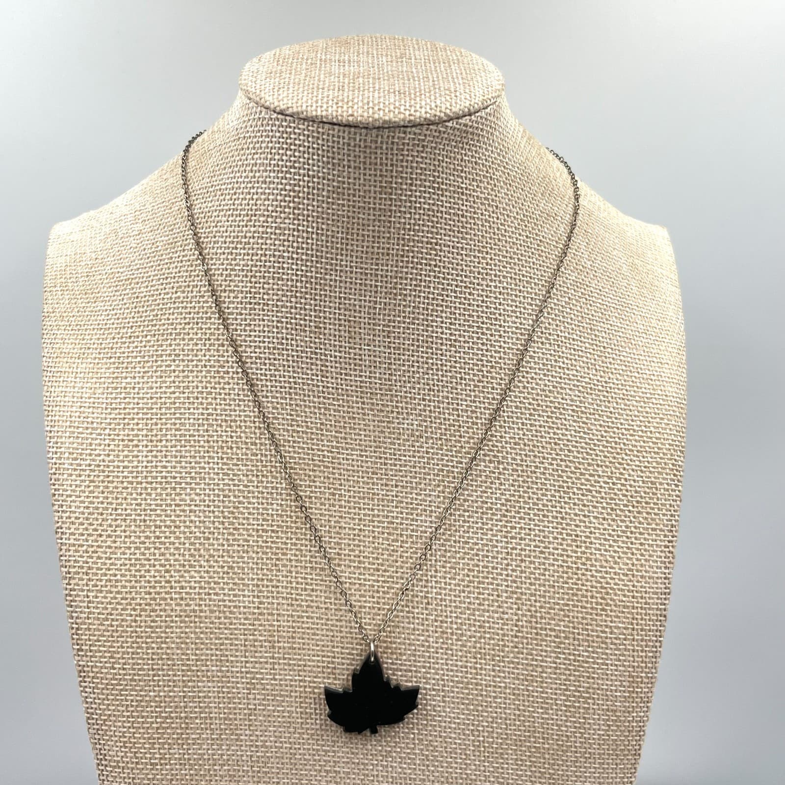 Vintage Retro Abalone Shell Inlay Maple Leaf Pendant Necklace Silver Tone Boho - Thumbnail 6