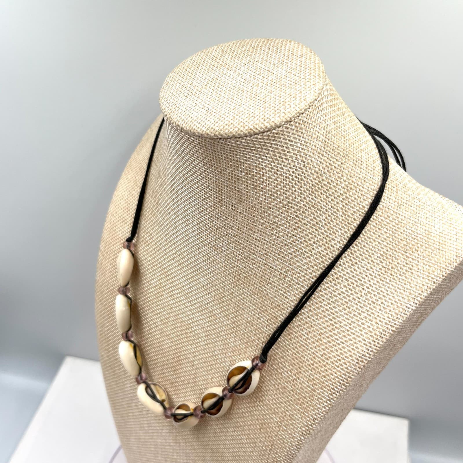 Vintage Y2K Boho Cowrie Shell Choker Necklace Black Cord Purple Glass Beads - Thumbnail 6