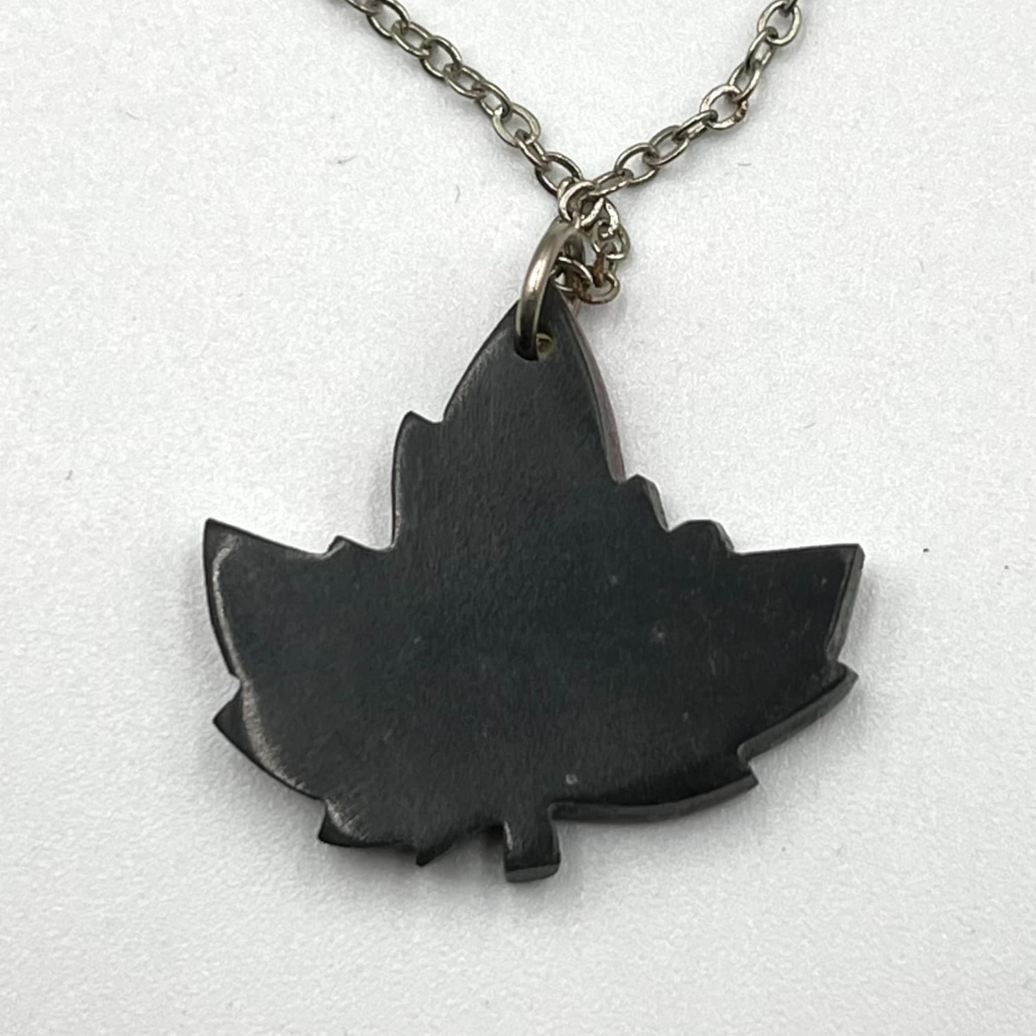 Vintage Retro Abalone Shell Inlay Maple Leaf Pendant Necklace Silver Tone Boho - Thumbnail 4