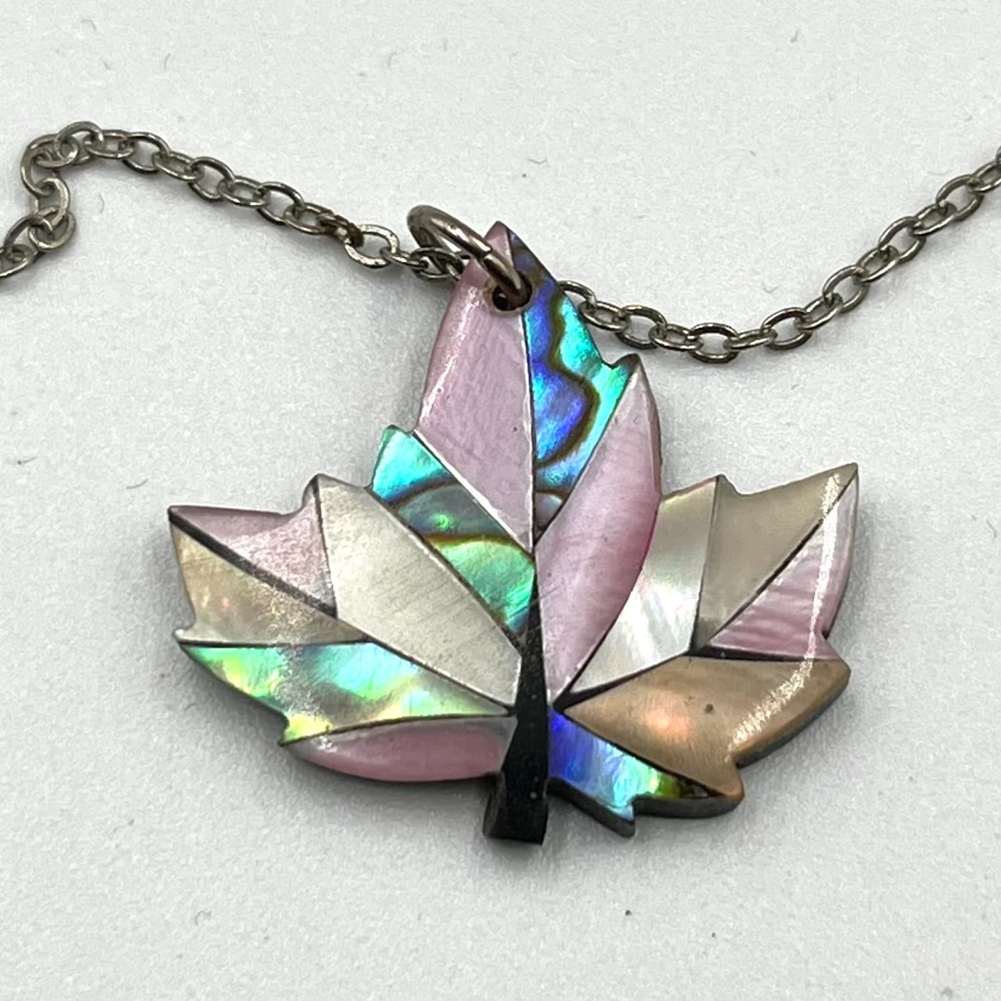 Vintage Retro Abalone Shell Inlay Maple Leaf Pendant Necklace Silver Tone Boho - Thumbnail 2