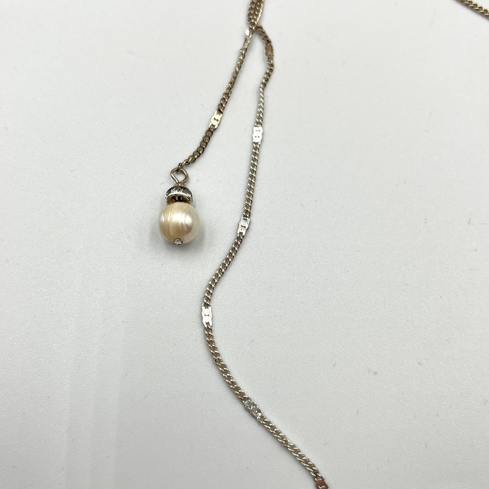 Vintage Y2K Silver Tone Lariat Y-Necklace Faux Pearl Crystal Filigree Accent - Thumbnail 4