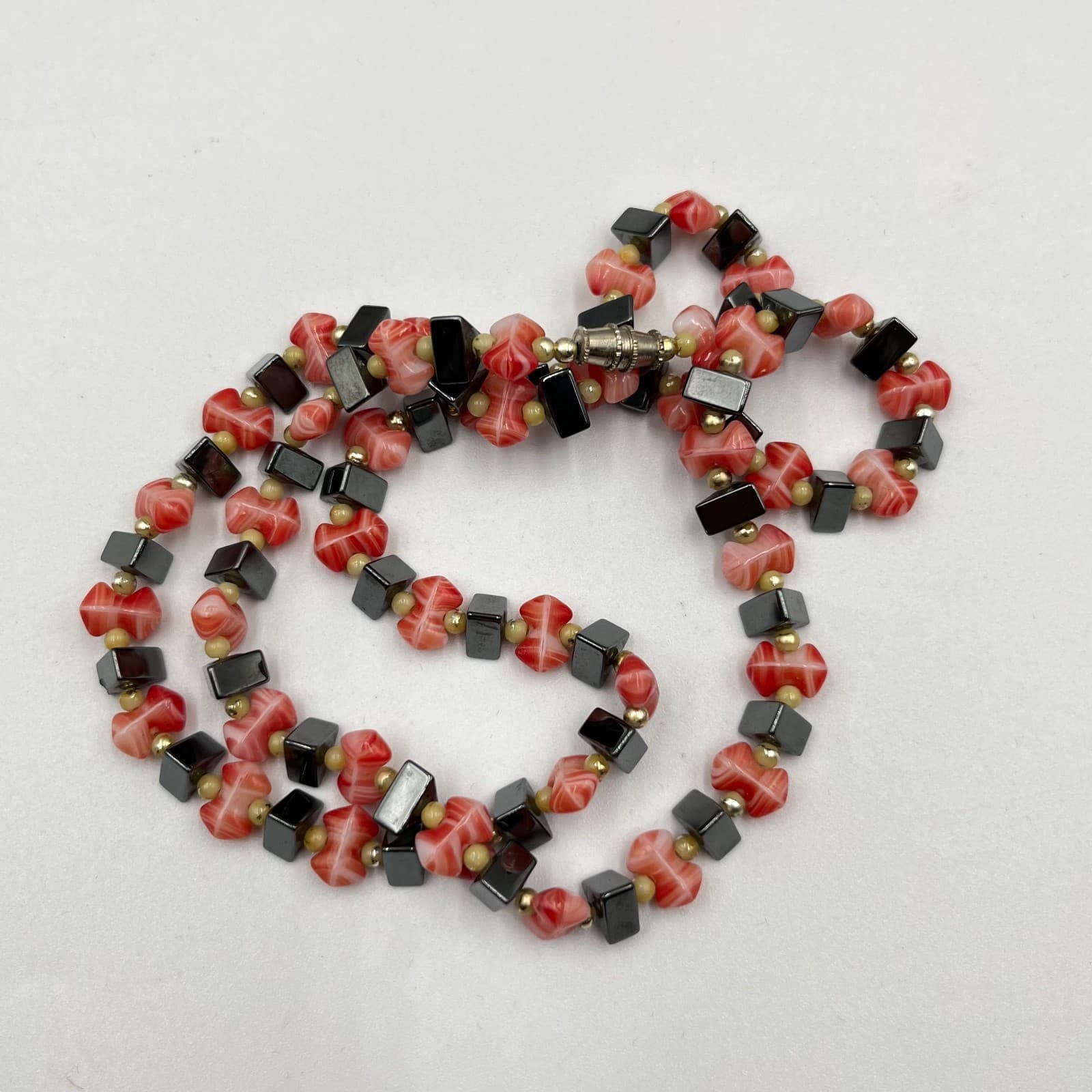 Vintage Art Deco Style Pink Swirl & Black Hematite Beaded Necklace Retro Y2K - Thumbnail 3
