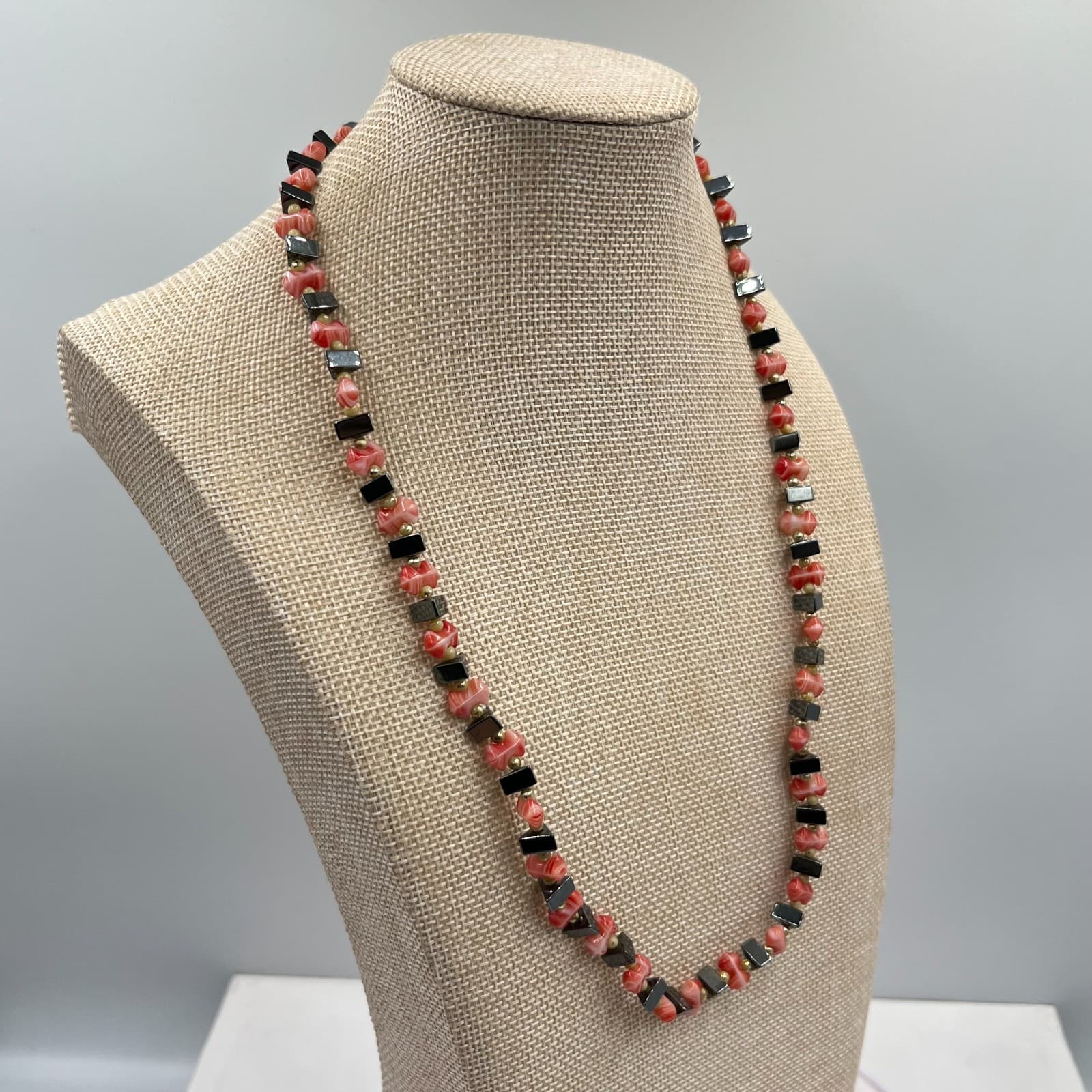 Vintage Art Deco Style Pink Swirl & Black Hematite Beaded Necklace Retro Y2K - Thumbnail 4