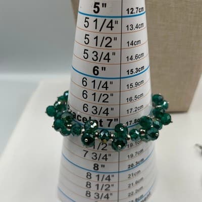 VTG Gold Tone Jewelry Set: Emerald Green Crystal Necklace & Matching Earrings - Thumbnail 14