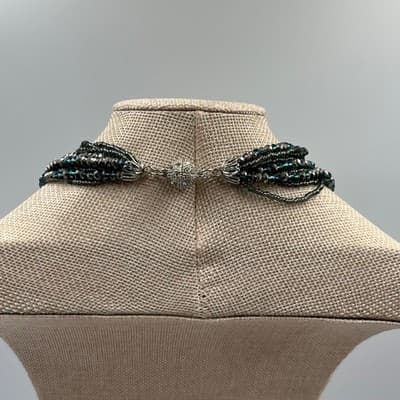 VTG Gold Tone Jewelry Set: Emerald Green Crystal Necklace & Matching Earrings - Thumbnail 11