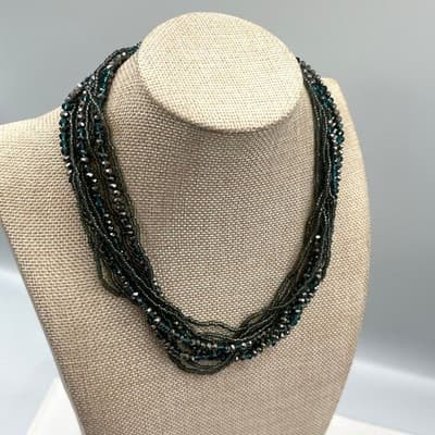 VTG Gold Tone Jewelry Set: Emerald Green Crystal Necklace & Matching Earrings - Thumbnail 10
