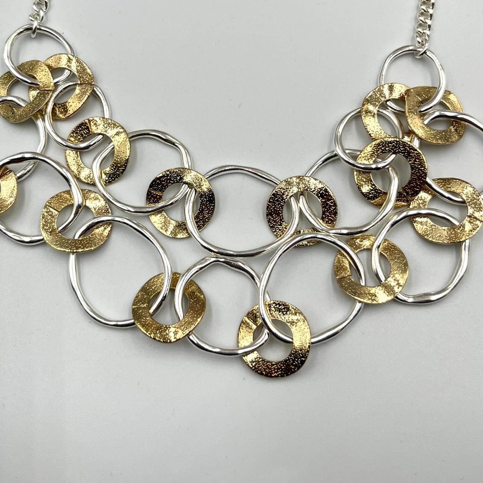 VTG Mixed Metal Hammered Interlocking Circle Statement Necklace Gold Silver Tone - Thumbnail 3