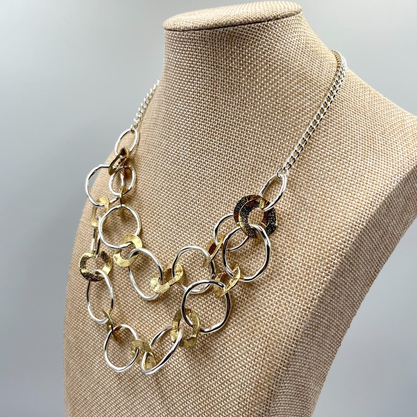 VTG Mixed Metal Hammered Interlocking Circle Statement Necklace Gold Silver Tone - Thumbnail 6