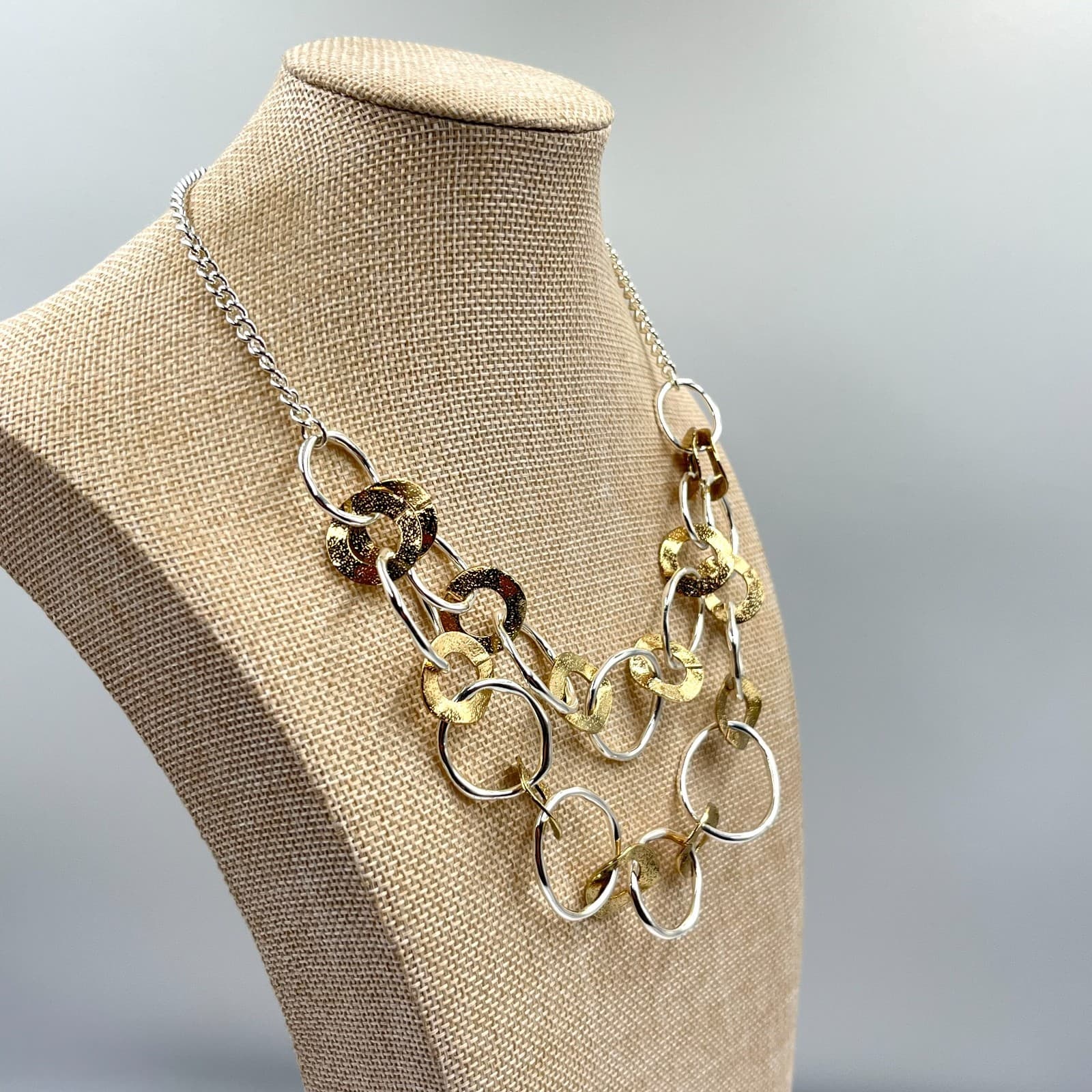 VTG Mixed Metal Hammered Interlocking Circle Statement Necklace Gold Silver Tone - Thumbnail 5