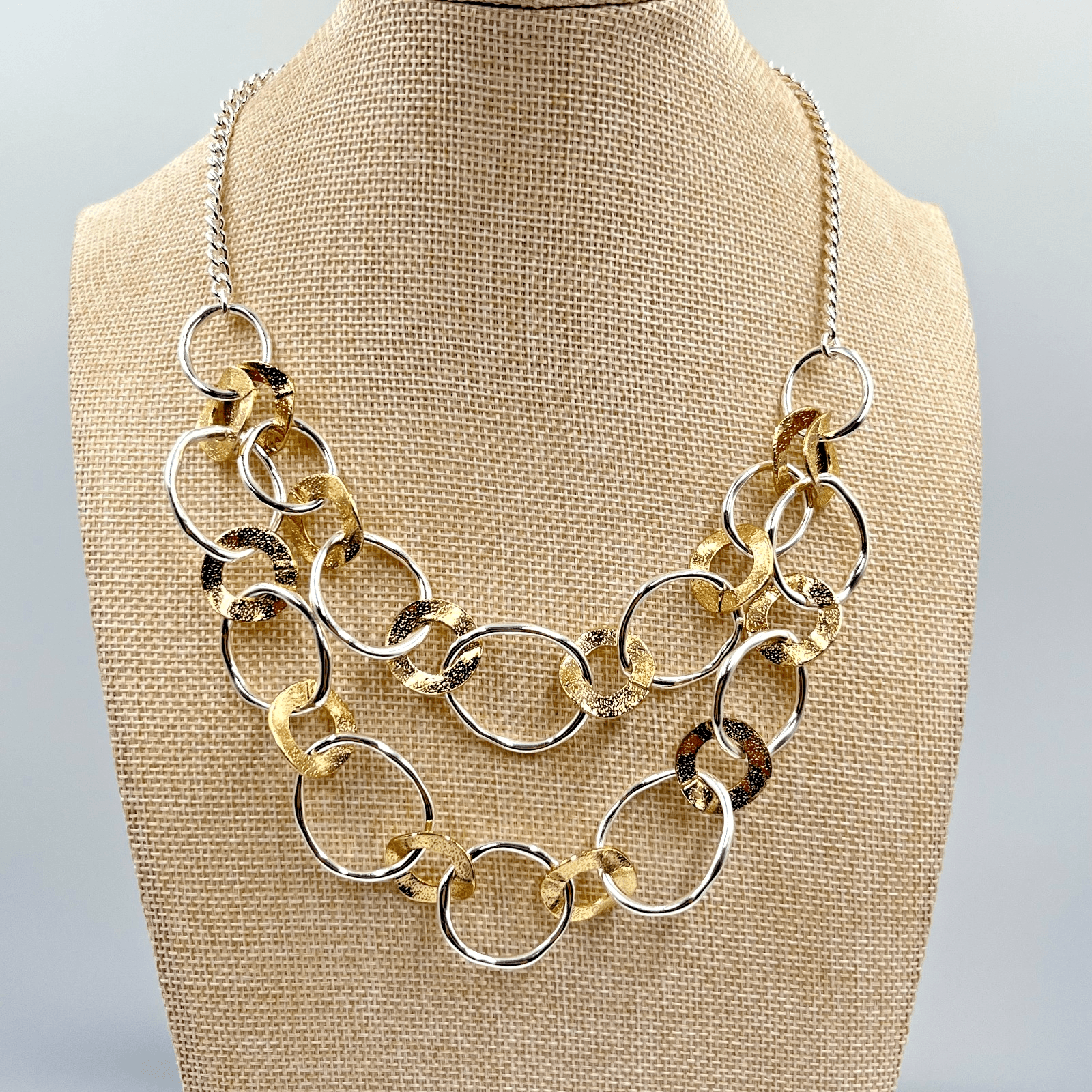 VTG Mixed Metal Hammered Interlocking Circle Statement Necklace Gold Silver Tone