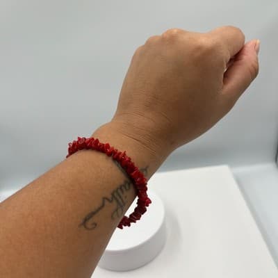 Vintage Y2K Elasticized Cord Randomized Mosaic Red Coral Chip Stretch Bracelet - Thumbnail 6