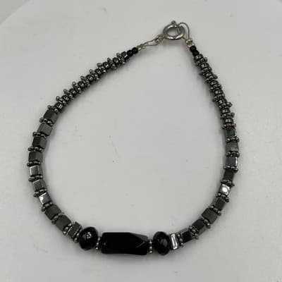 Vintage Black Beaded Bracelet Hematite Tone Spacer Faceted Center Minimalist - Thumbnail 3
