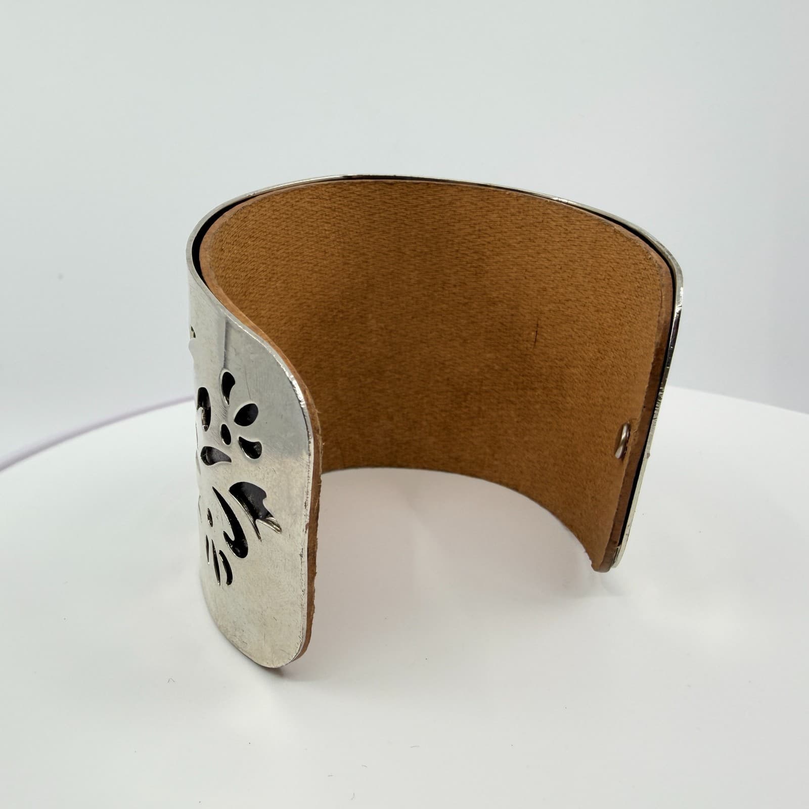 Vintage Silver Tone Floral Filigree Wide Cuff Bracelet Faux Leather Statement - Thumbnail 5