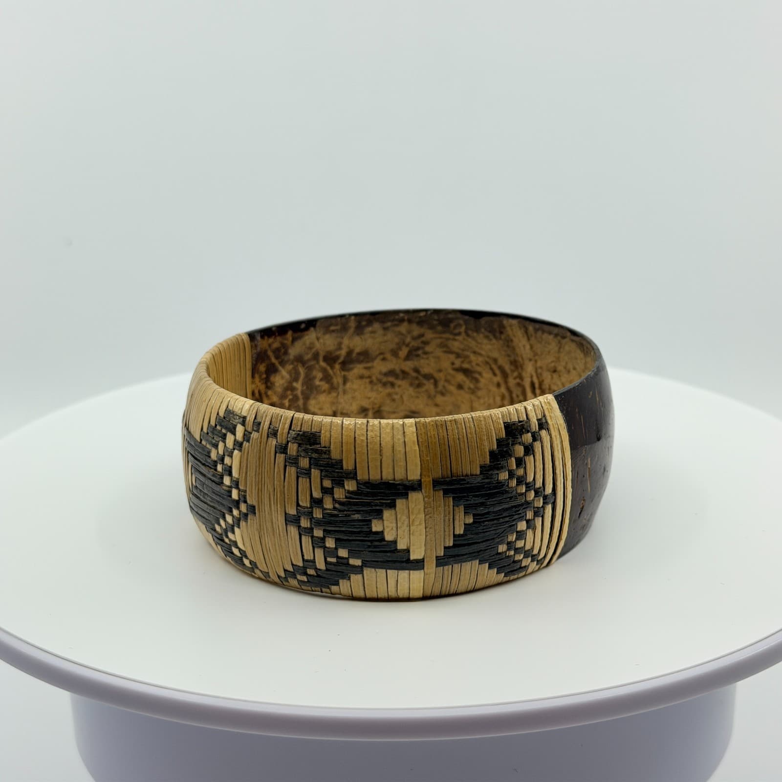 Vintage Woven Straw Coconut Shell Bangle Bracelet Chunky Statement Geometric Y2K - Thumbnail 7