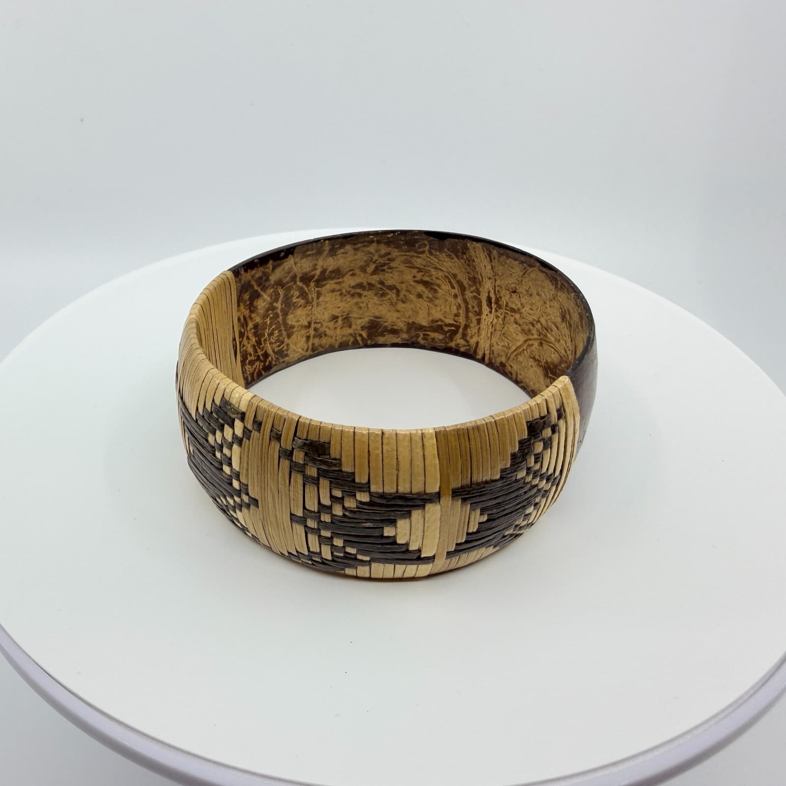 Vintage Woven Straw Coconut Shell Bangle Bracelet Chunky Statement Geometric Y2K - Thumbnail 3
